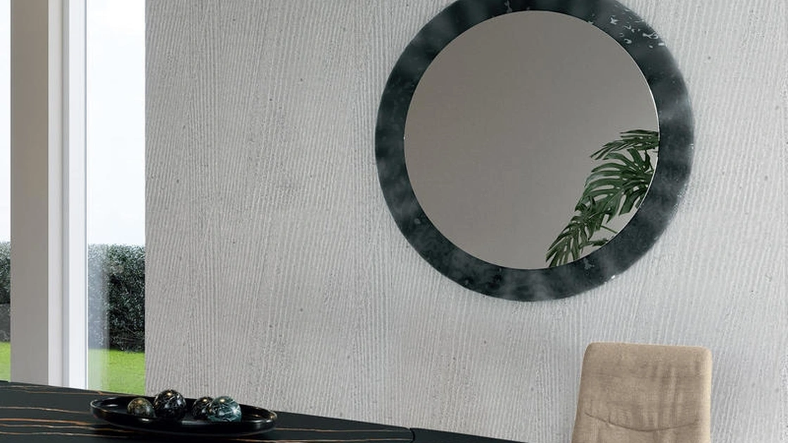 Specchio Iride con cornice in vetro cotto di Stones