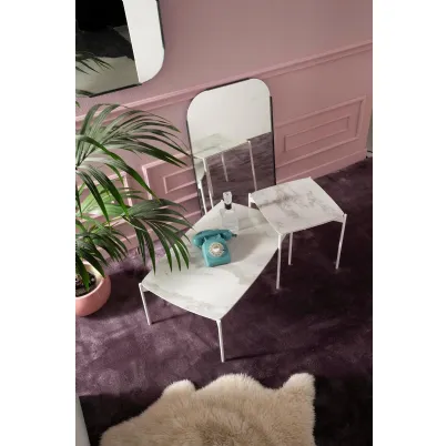 Tavolino Mika con top in ceramica con fondo in MDF e base in metallo verniciato di Stones