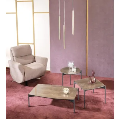 Tavolino Umbi in vetro materico con fondo in MDF verniciato e base in metallo di Stones