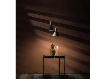 Lampada a sospensione Lince in metallo con decoro in ottone verniciato di Stones