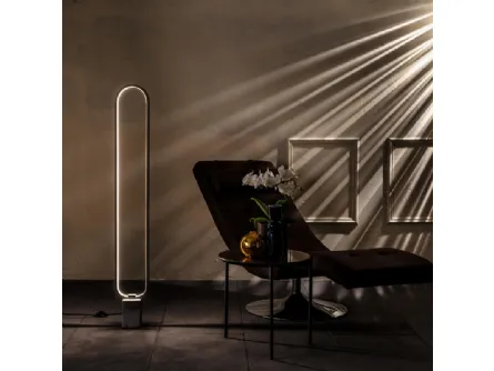 Lampada da terra a LED Naos in metallo con base in marmo di Stones