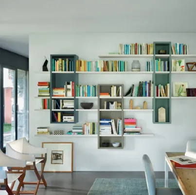 Libreria sospesa componibile Modo M6C78 in laccato opaco di Sangiacomo