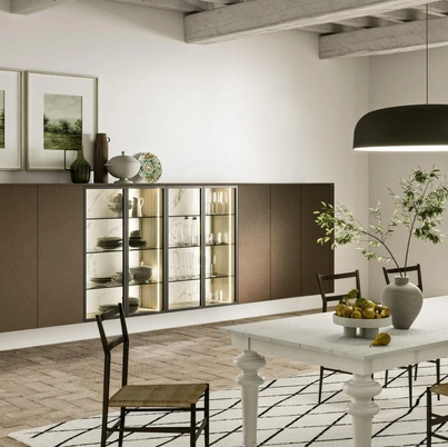 Mobile sospeso Modula in laccato effetto metallo con Vetrina di Snaidero