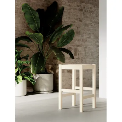 Sgabello Petit con struttura e seduta in legno laccato di Arredo3