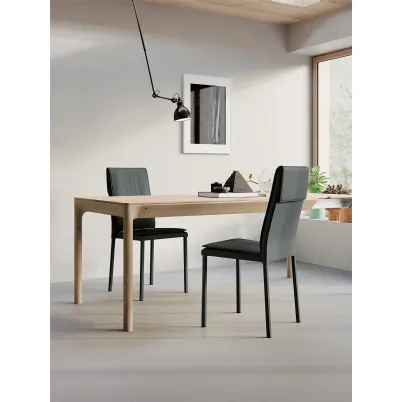 Sedia Sandy con struttura in metallo, imbottita e completamente rivestita in ecopelledi Arredo3