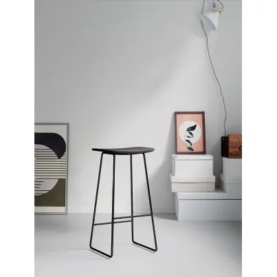 Sgabello Sigma L con struttura in acciaio verniciato e seduta in Frassino di Arredo3