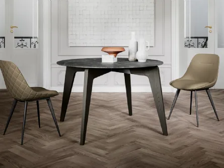 Tavolo rotondo Magic con top in laminato e gambe in massello di Frassino verniciato di Arredo3