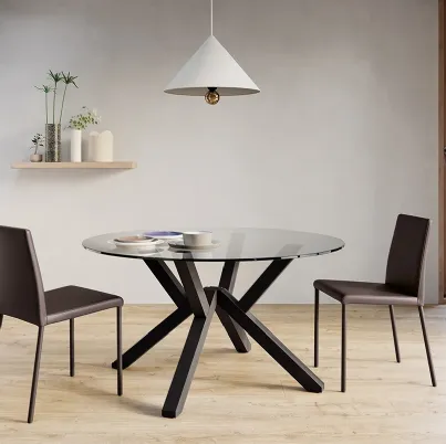 Tavolo rotondo Porto con piano in vetro temperato e basamento in legno di Arredo3
