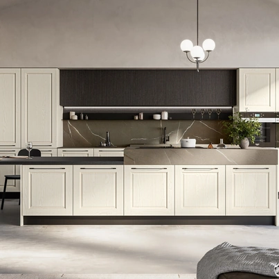 Cucina Classica in frassino bianco con isola Asolo di Arredo3