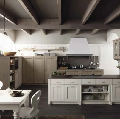 Cucina Classica con penisola in legno con finitura Neve e Nocciola con top in pietra Tabià T01 di Scandola