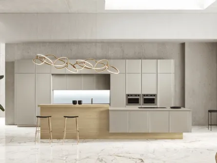 Cucina Design con isola Way Materia in vetro satinato grigio atlantico e rovere di Snaidero